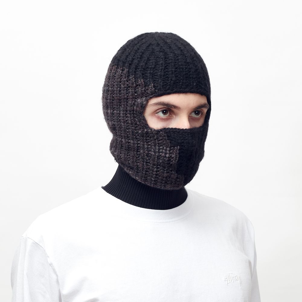 Passamontagna Gaia Segattini Knotwear x FLAT shop Balaclava Black – indossato, vista di tre quarti