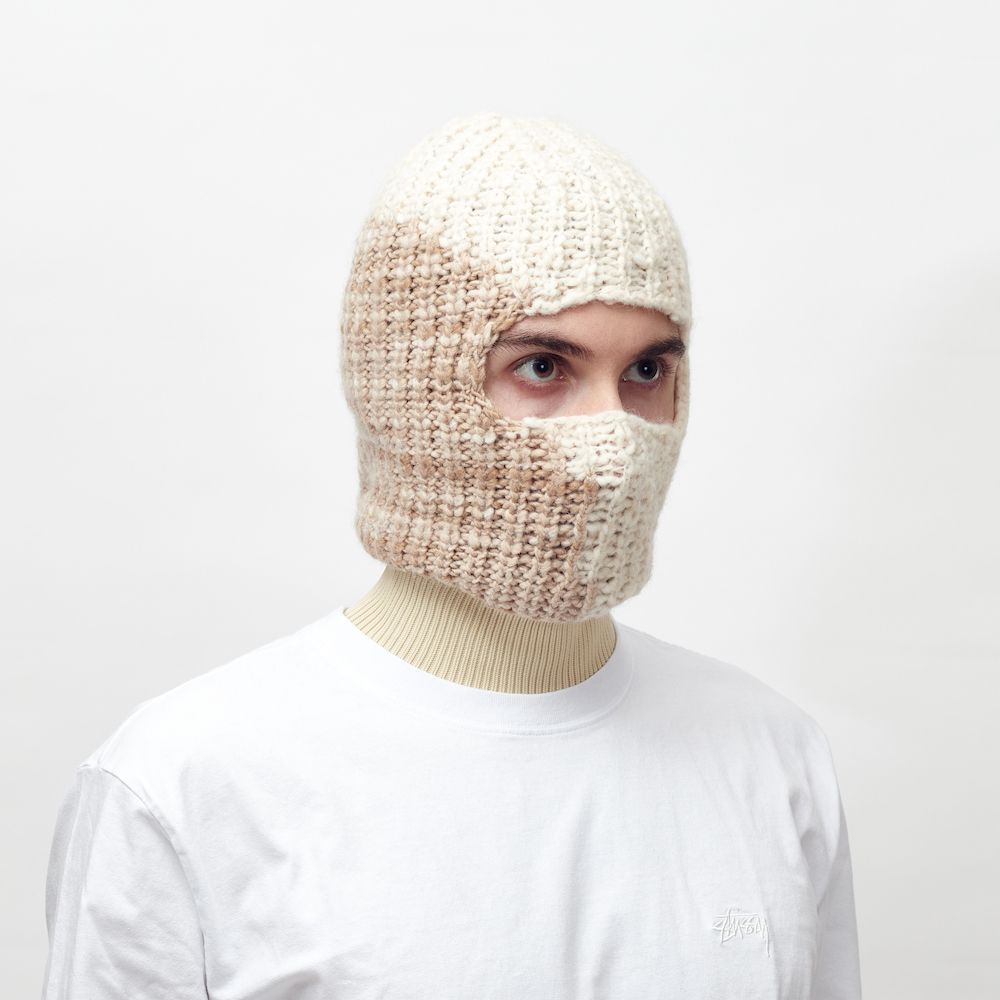 Passamontagna Gaia Segattini Knotwear x FLAT shop Balaclava White – indossato, vista di tre quarti