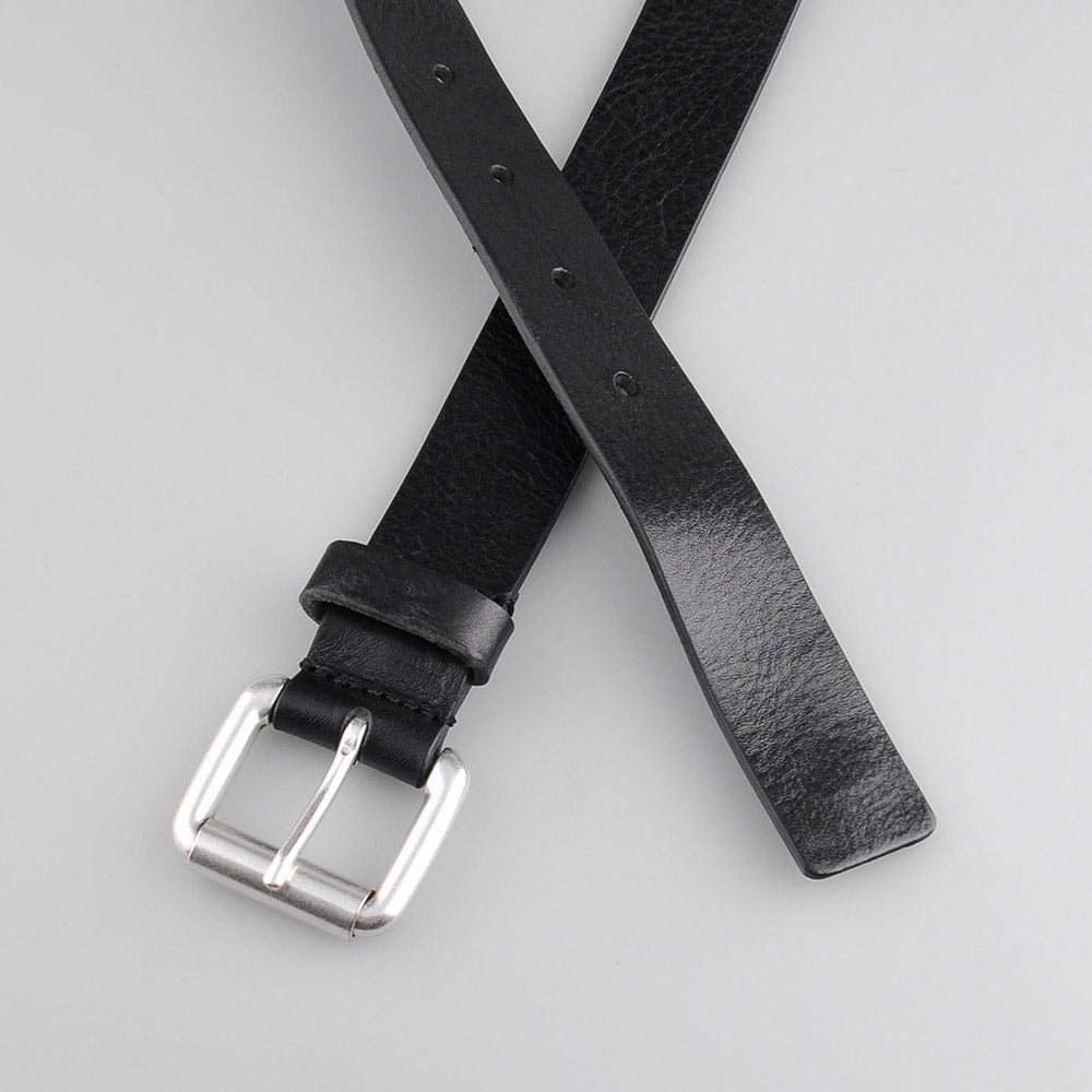 Cintura Molebo Square Buckle Leather Belt Black – incrociata, dettaglio della fibbia