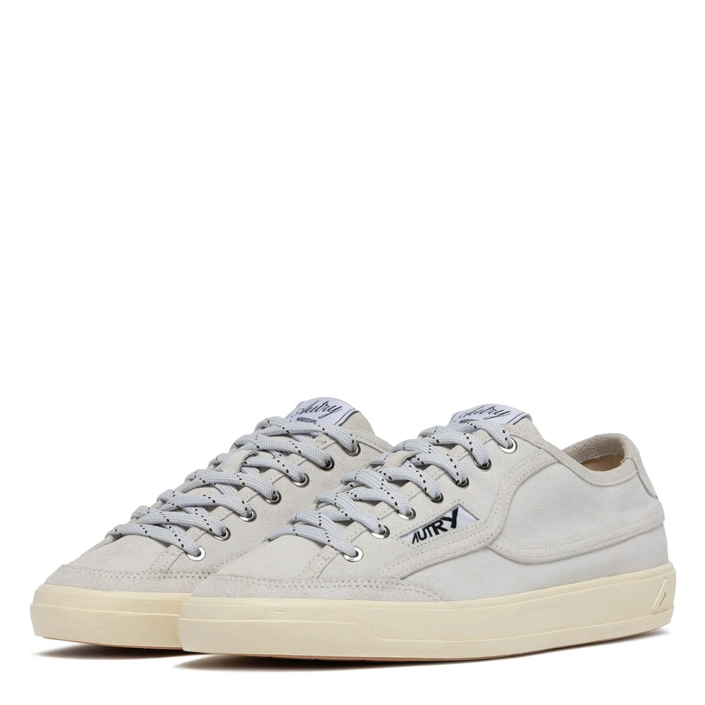 Sneaker Autry Windscape Low Woman in suede bianco – vista di tre quarti