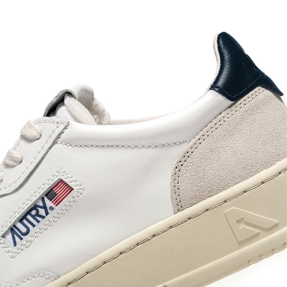 Sneaker Autry Medalist Low Man Leather/Suede White/Blue – dettaglio della tomaia