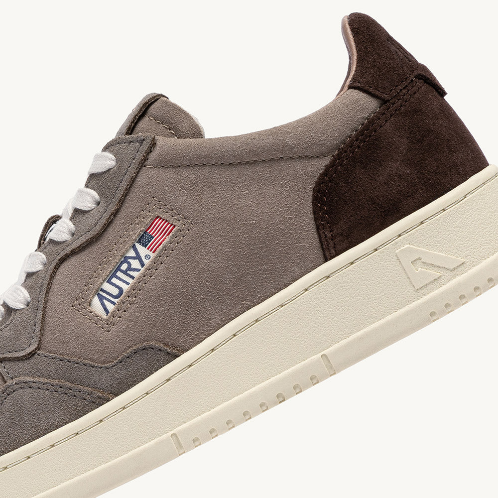 Sneaker Autry Medalist Low Man Taupe/Cotto – dettaglio della tomaia