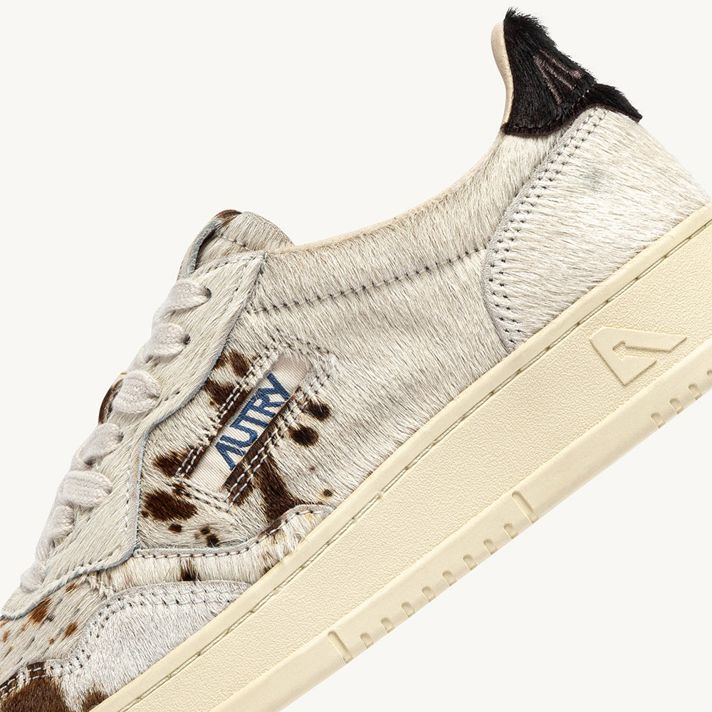 Sneaker Autry Medalist Low Woman Pony/Safari Drip/Brown – dettaglio della tomaia