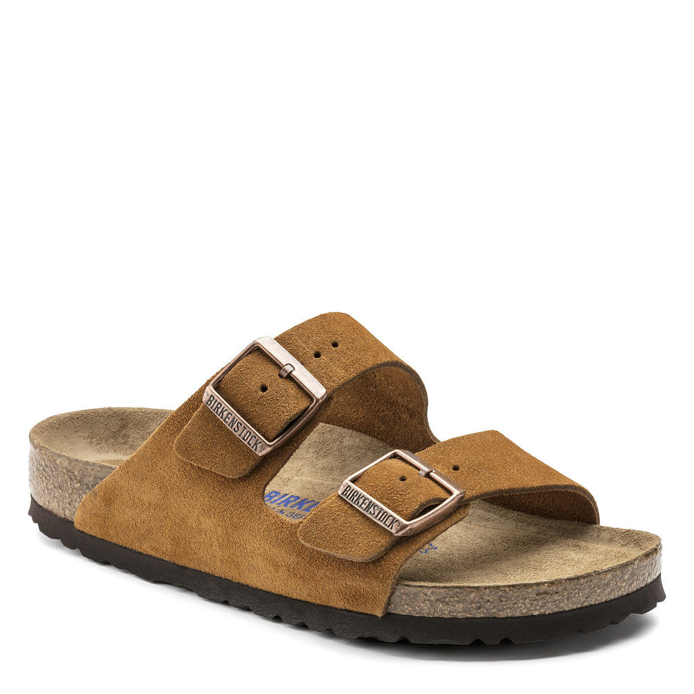 Sandalo Birkenstock Arizona Soft Footbed in pelle scamosciata Mink – vista di tre quarti