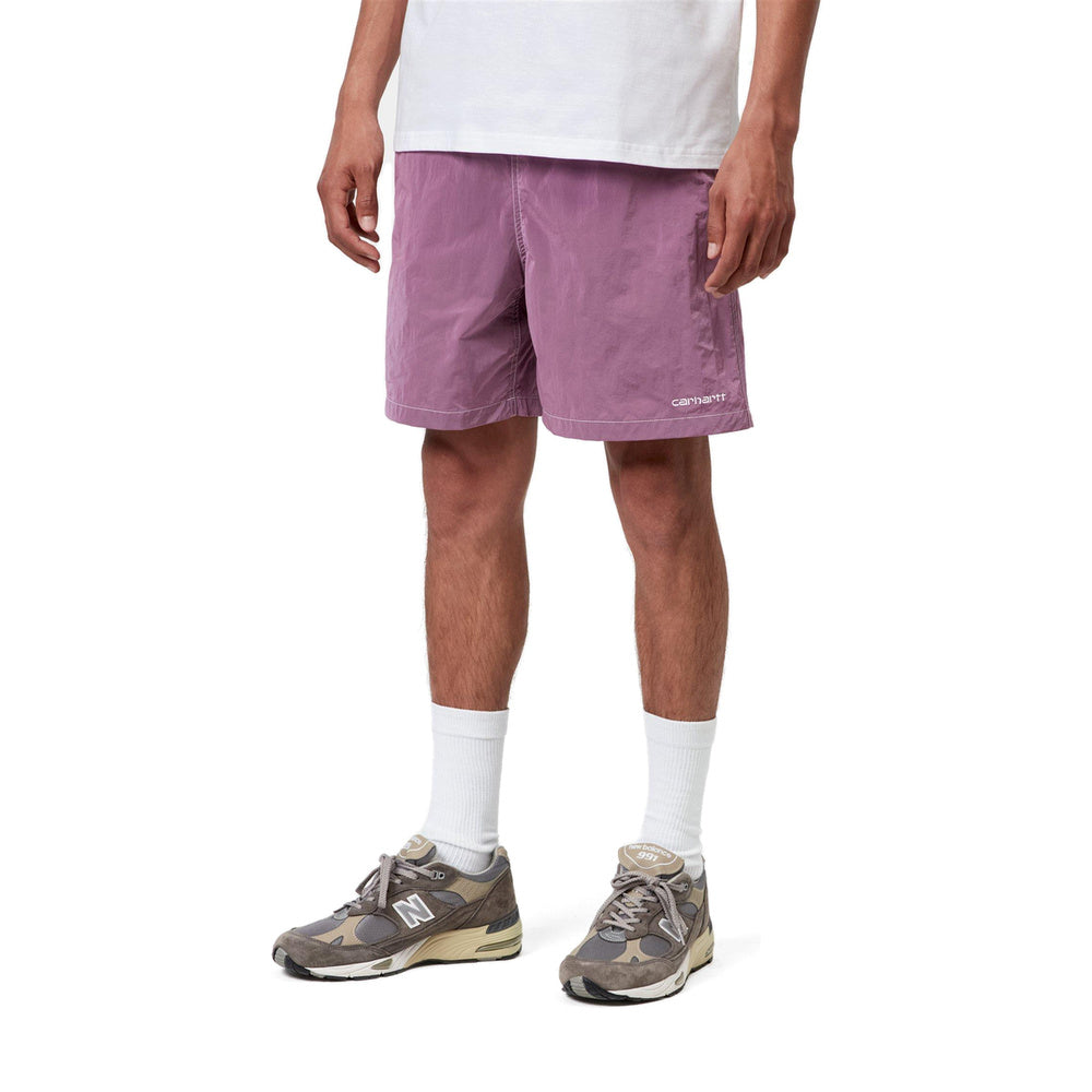 Costume da bagno Carhartt WIP Canby Swim Trunks Gentle Purple / White – indossato vista di tre quarti