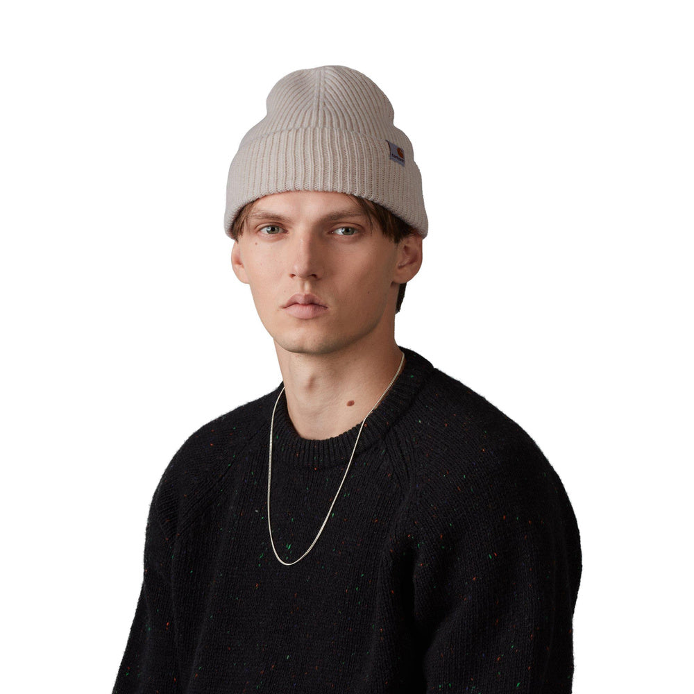 Berretto Carhartt WIP Gabe Beanie Fleur de Sel – indossato