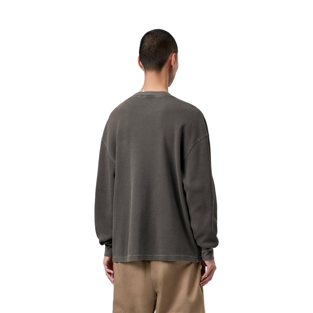 Maglia a manica lunga Carhartt WIP L/S Vista Waffle T-Shirt Black Garment Dyed – indossata vista posteriore