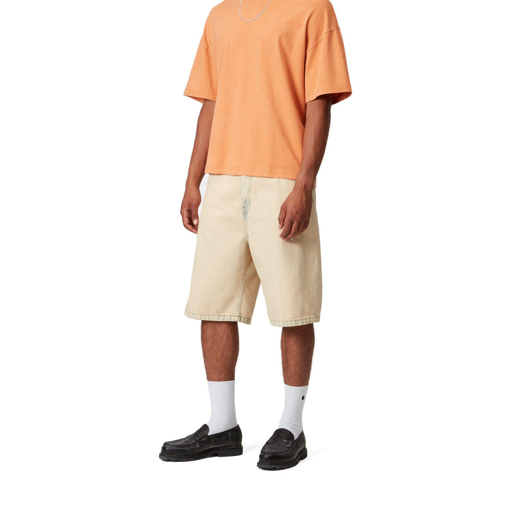 Short Carhartt WIP Landon Short Blue Sand Bleached – indossati vista di tre quarti