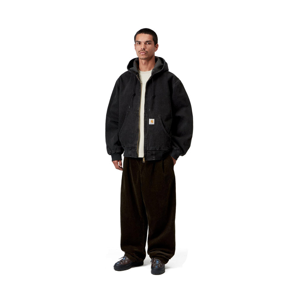 Giacca Carhartt WIP OG Active Jacket Black Stone Washed – indossata figura intera