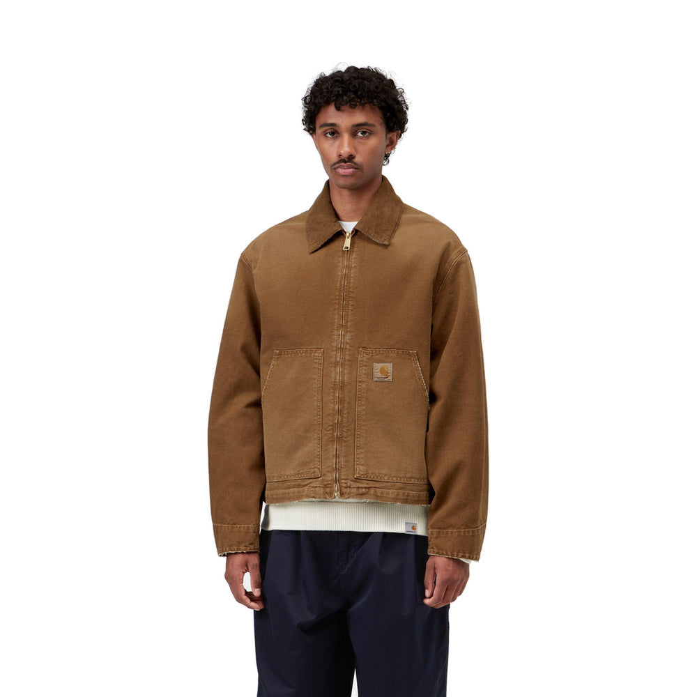 Giacca Carhartt WIP OG Arcan Jacket Hamilton Brown / Hamilton Brown Destroy Wash – indossata vista di tre quarti