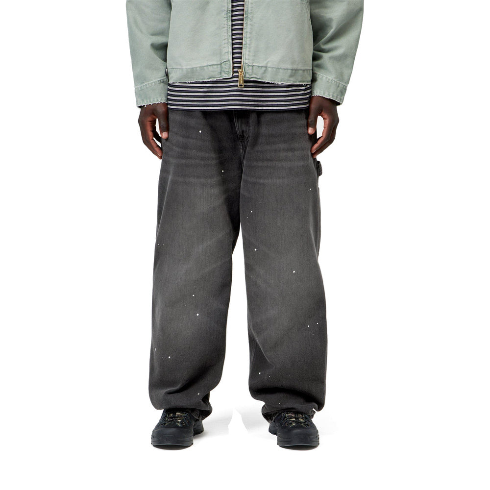 Pantaloni da lavoro Carhartt WIP OG Single Knee Pant Black Destroy Wash Splatter – indossati vista frontale