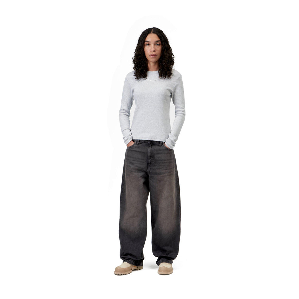 Jeans Carhartt WIP W' Brandon Pant Black Tobacco Used Wash – indossati figura intera