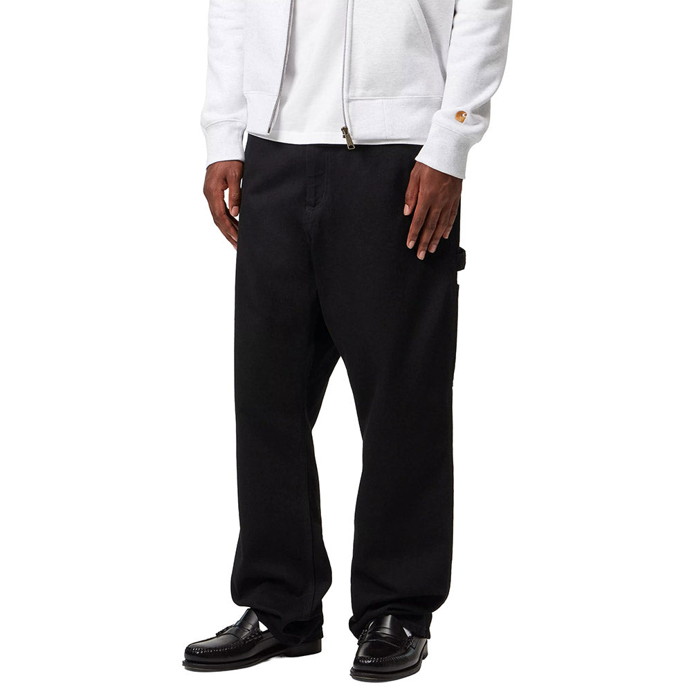 Pantaloni Carhartt WIP Single Knee Pant Black / Rinsed – indossati vista di tre quarti