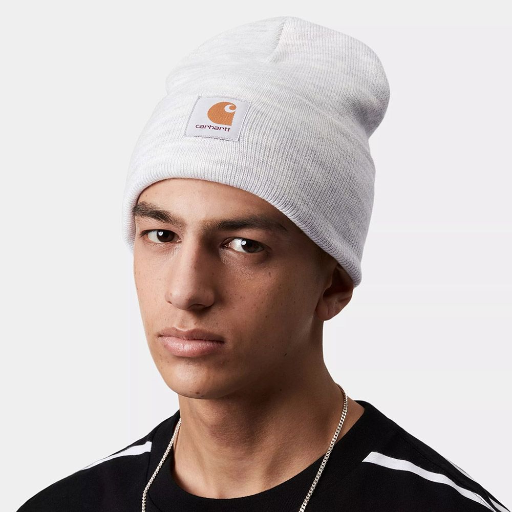 Berretto Carhartt WIP Acrylic Watch Hat Ash Heather – indossato