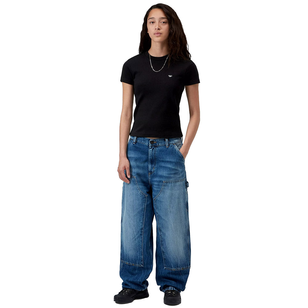 T-shirt Carhartt WIP Women's S/S Small Heart Patch T-Shirt Black – indossata figura intera