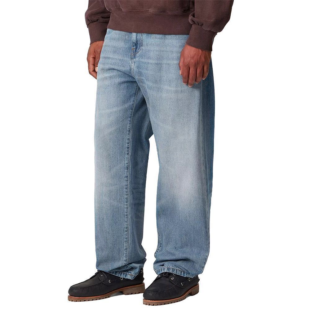 Jeans Carhartt WIP Aaron Pant Blue Burst Washed – indossati vista di tre quarti