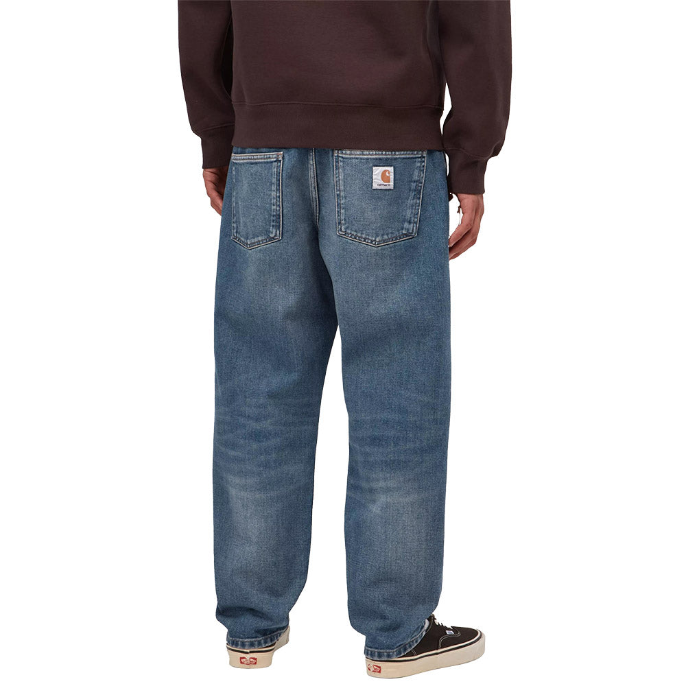 Jeans Carhartt WIP Newel Pant Blue / Dark Used Wash – indossati vista posteriore