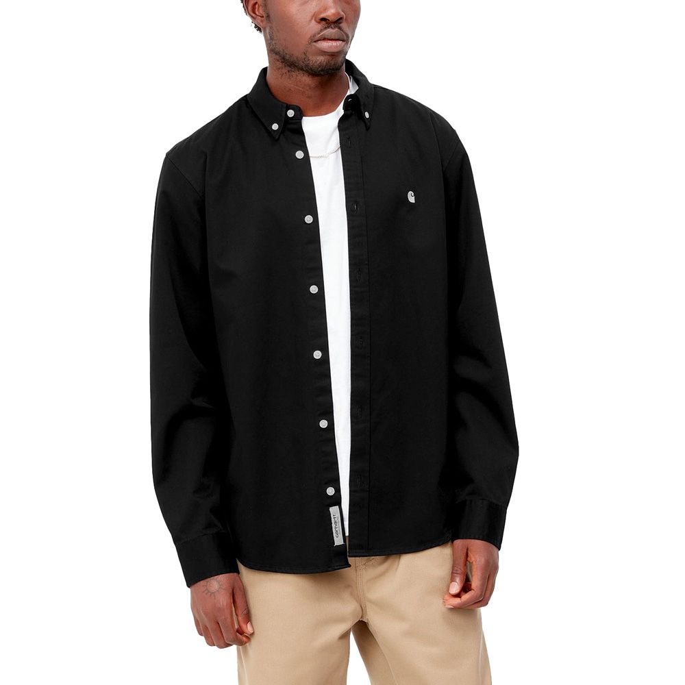 Camicia Carhartt WIP L/S Madison Shirt Black / Wax – indossata vista frontale