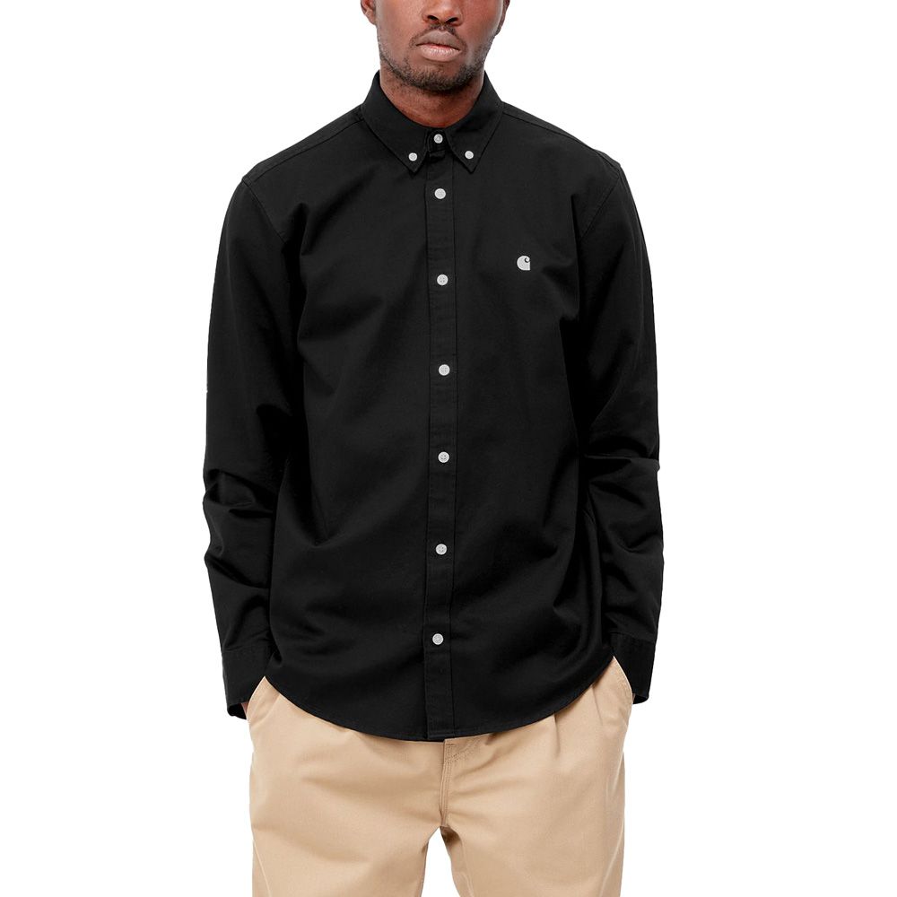 Camicia Carhartt WIP L/S Madison Shirt Black / Wax – indossata vista di tre quarti
