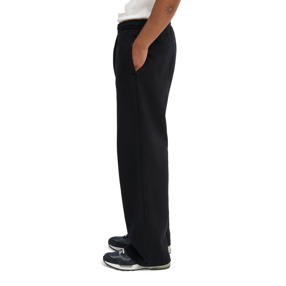 Pantaloni della tuta Colorful Standard Organic Straight Leg Sweatpants Deep Black – indossati da un modello, vista laterale