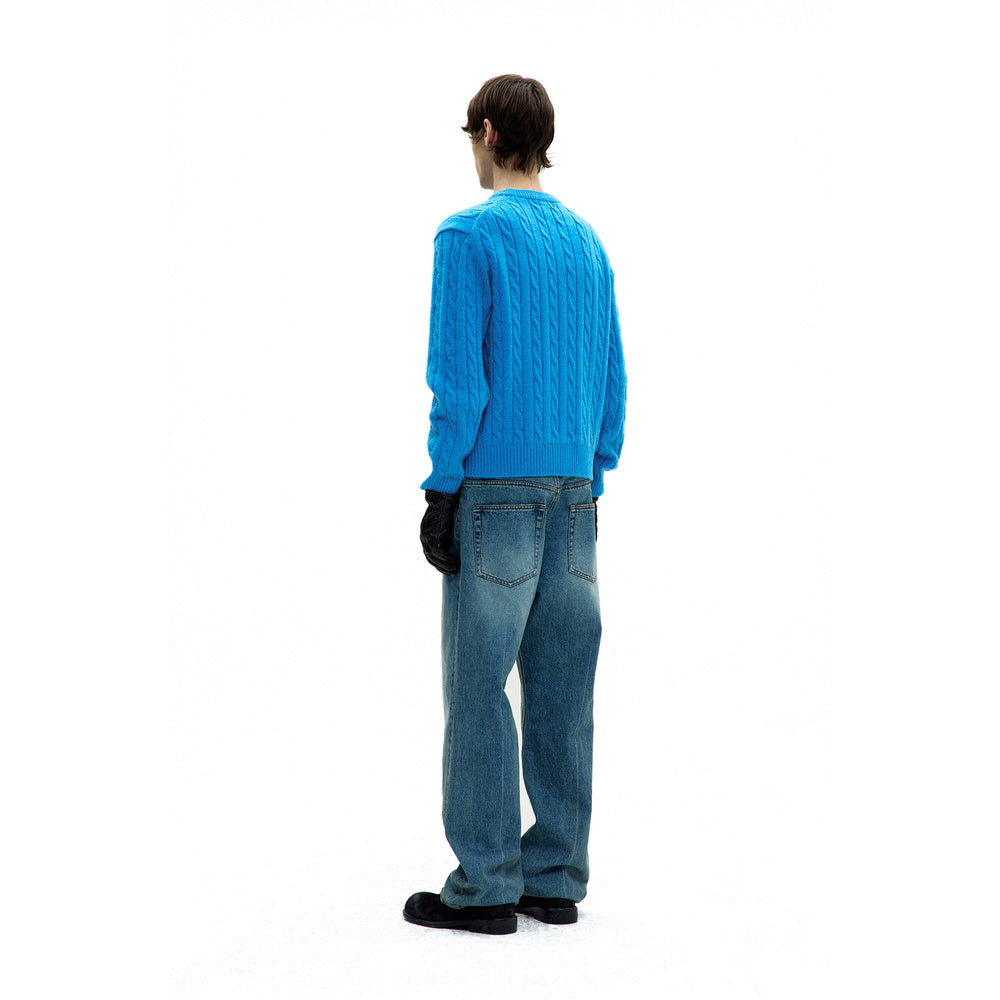 Maglione COOR Alpaca Blend Cable Sweater Blue Opal – indossato vista posteriore