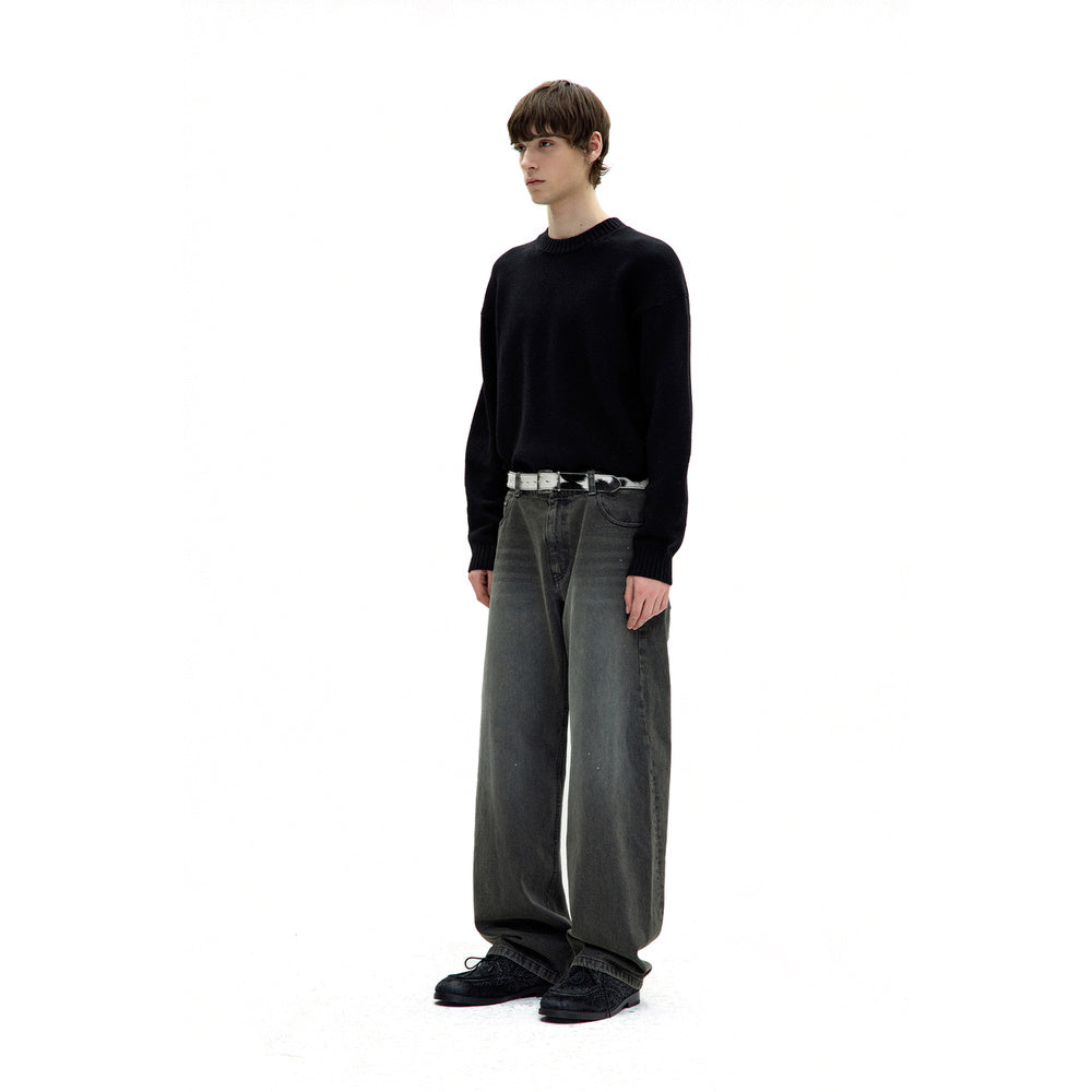 Maglione COOR Wool Cropped Crewneck Sweater Black – indossato vista di tre quarti