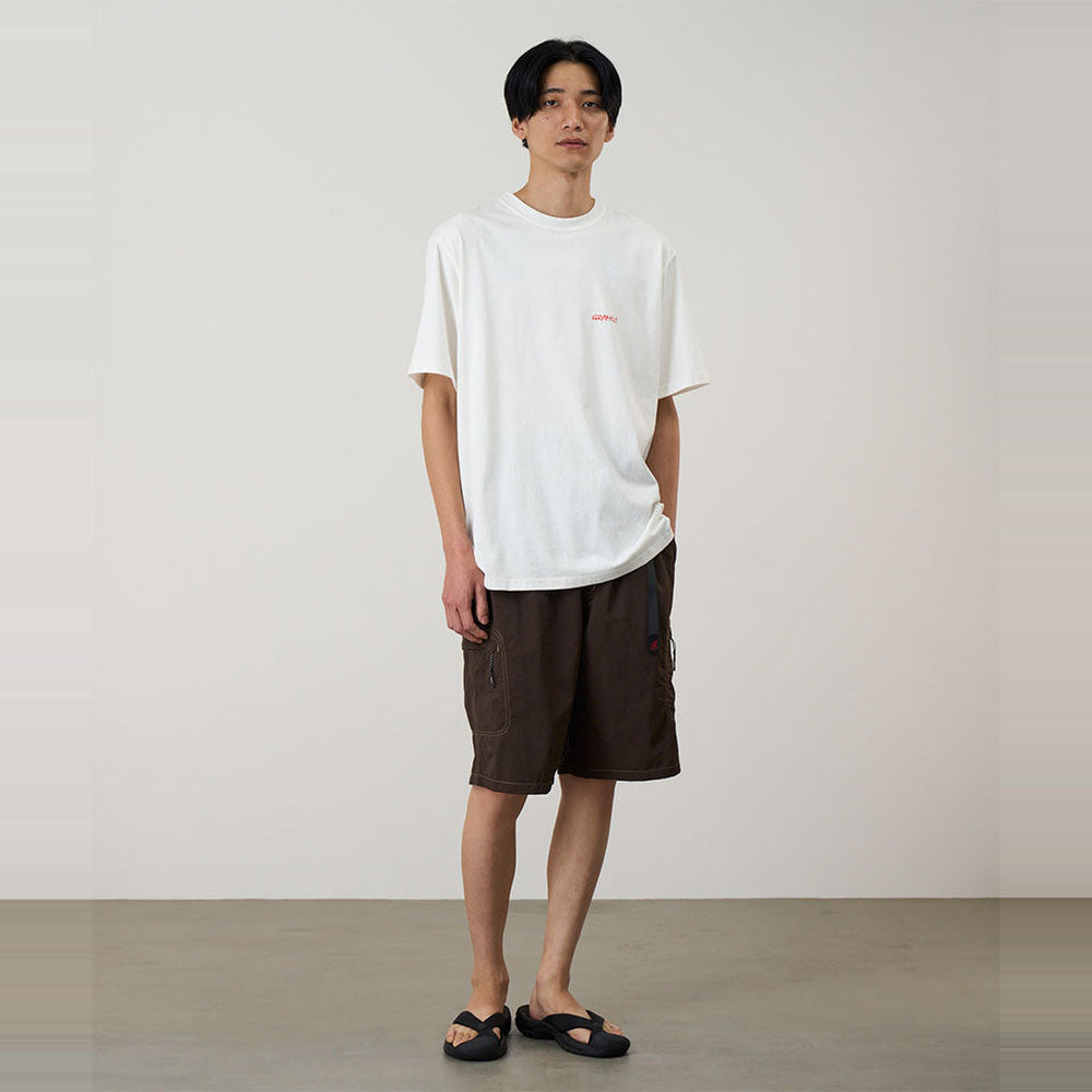 T-shirt Gramicci Ice Sculpture Tee White – indossata vista frontale