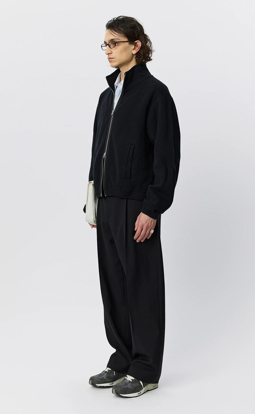 Felpa mfpen Covet Full Zip Black – indossata figura intera