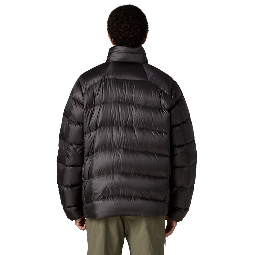 Piumino Patagonia Men's Fitz Roy Down Jacket Black – indossato vista posteriore