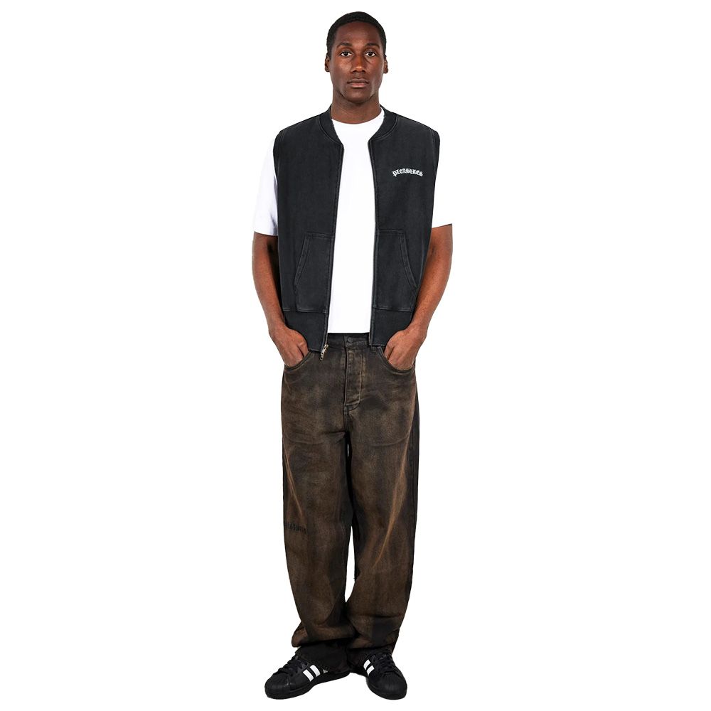 Gilet PLEASURES Neural Zip Vest Faded Black – indossato vista frontale