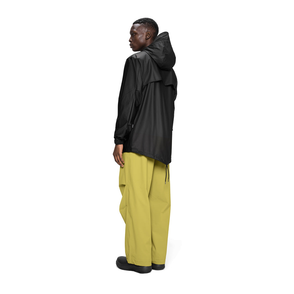 Giacca Rains Fishtail Jacket Black – indossata da un modello, vista posteriore