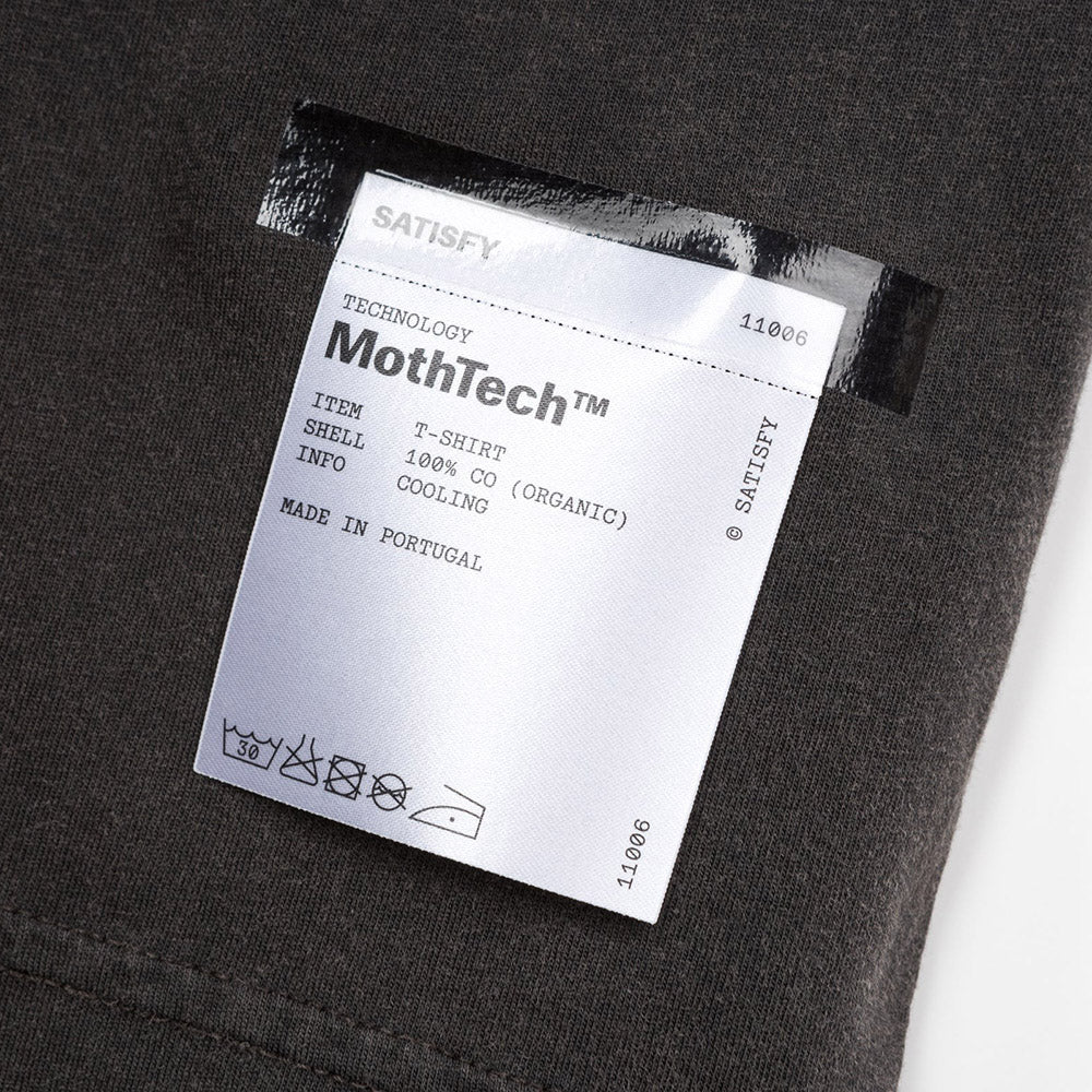 T-shirt Satisfy MothTech T-Shirt Aged Black – etichetta di composizione esterna