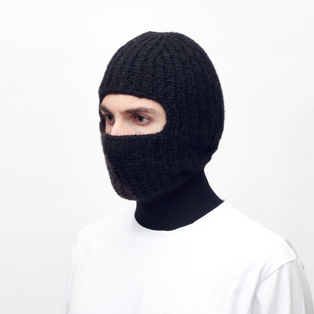 Passamontagna Gaia Segattini Knotwear x FLAT shop Balaclava Black – indossato, vista frontale