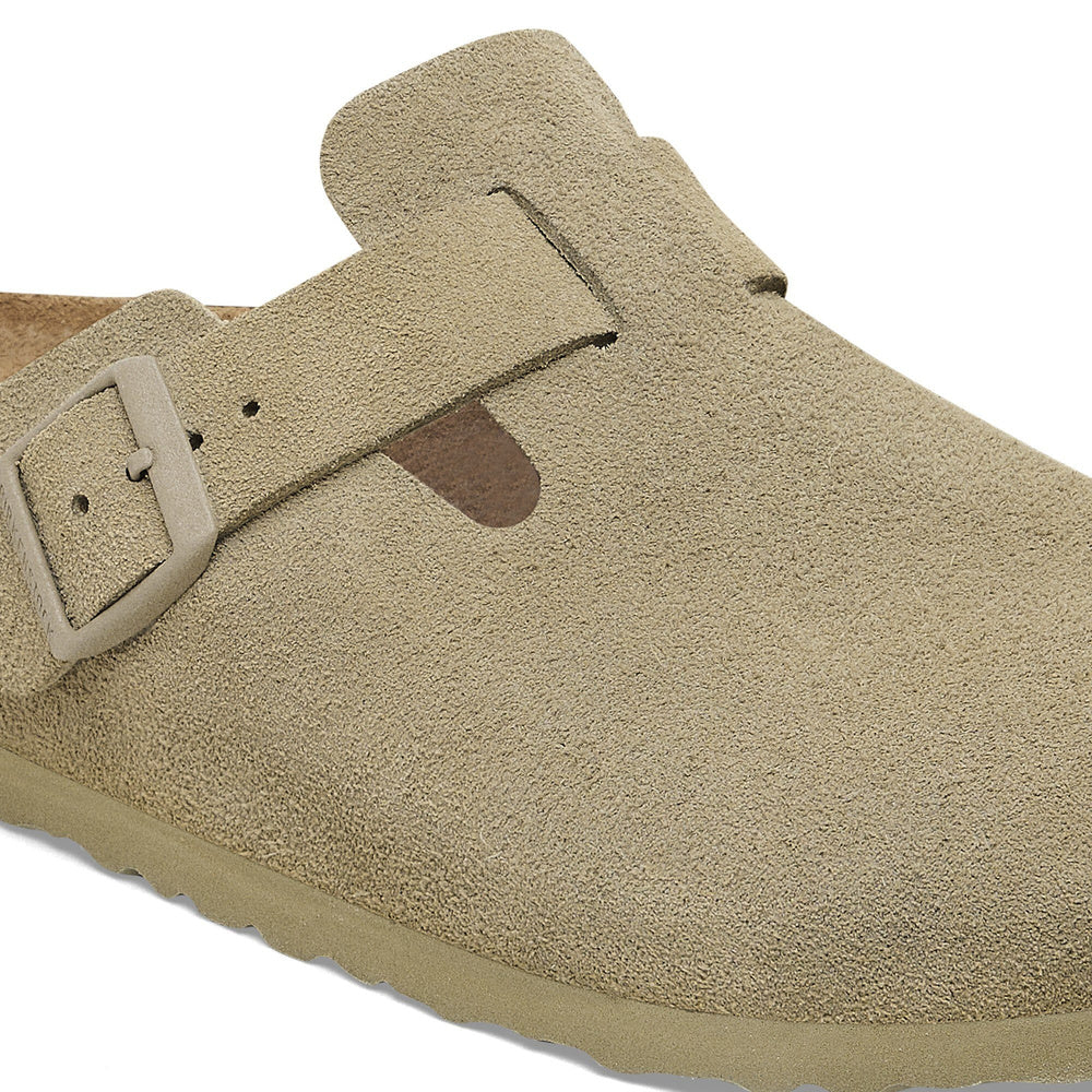 Zoccolo Birkenstock Boston in pelle scamosciata Faded Khaki – dettaglio della fibbia