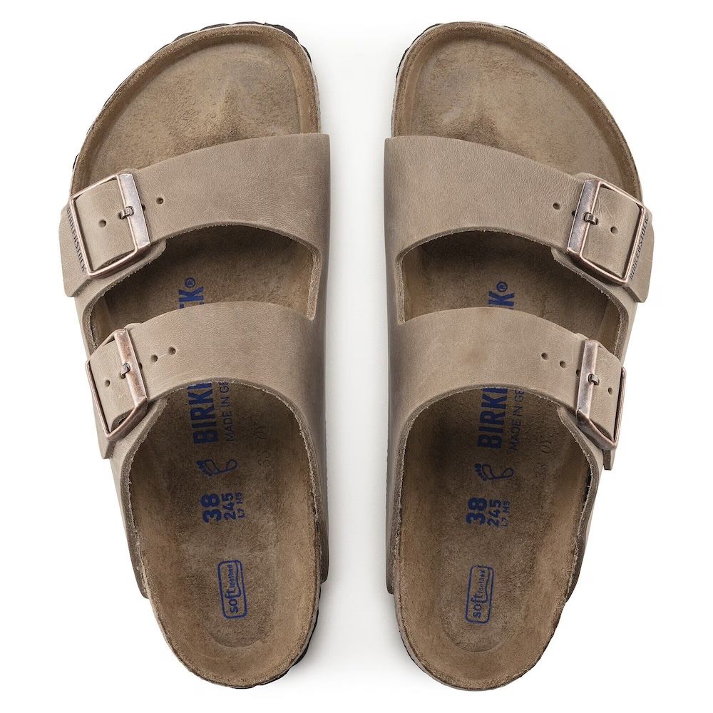Sandalo Birkenstock Arizona Soft Footbed in nabuk oliato Tobacco Brown – vista dall'alto