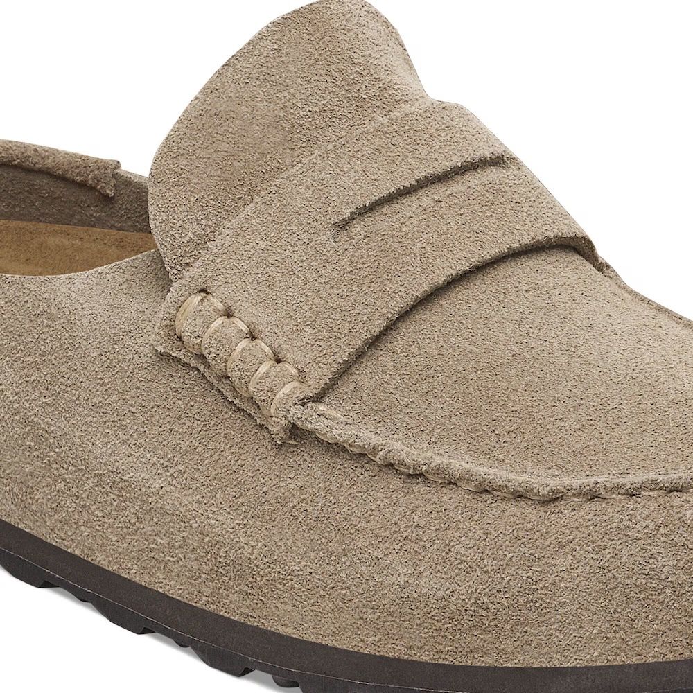 Zoccolo Birkenstock Naples Wrapped in pelle scamosciata Taupe – dettaglio della tomaia