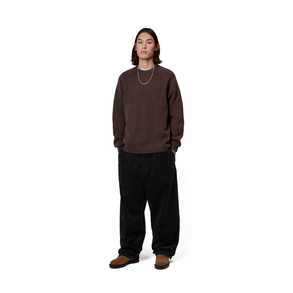 Maglione Carhartt WIP Anglistic Sweater Speckled Tobacco – indossato figura intera