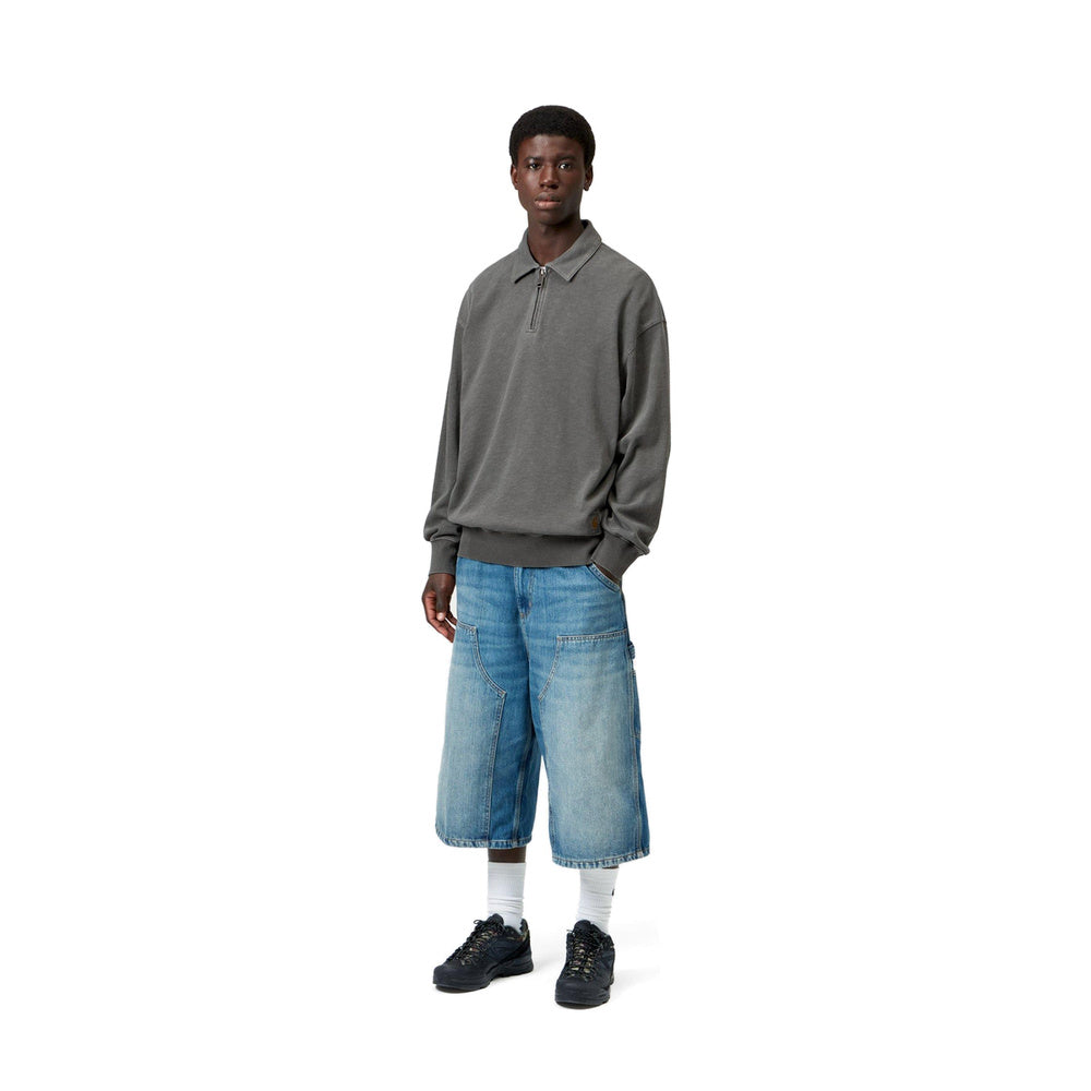 Polo Carhartt WIP Half Zip Harper Polo Black Garment Dyed – indossata figura intera