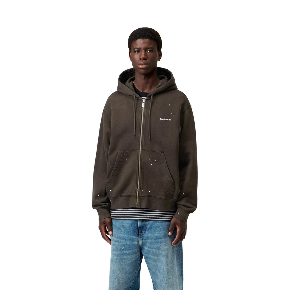 Felpa con cappuccio Carhartt WIP Hooded Painter Jacket Tobacco Destroy Wash Splatter – indossata vista di tre quarti