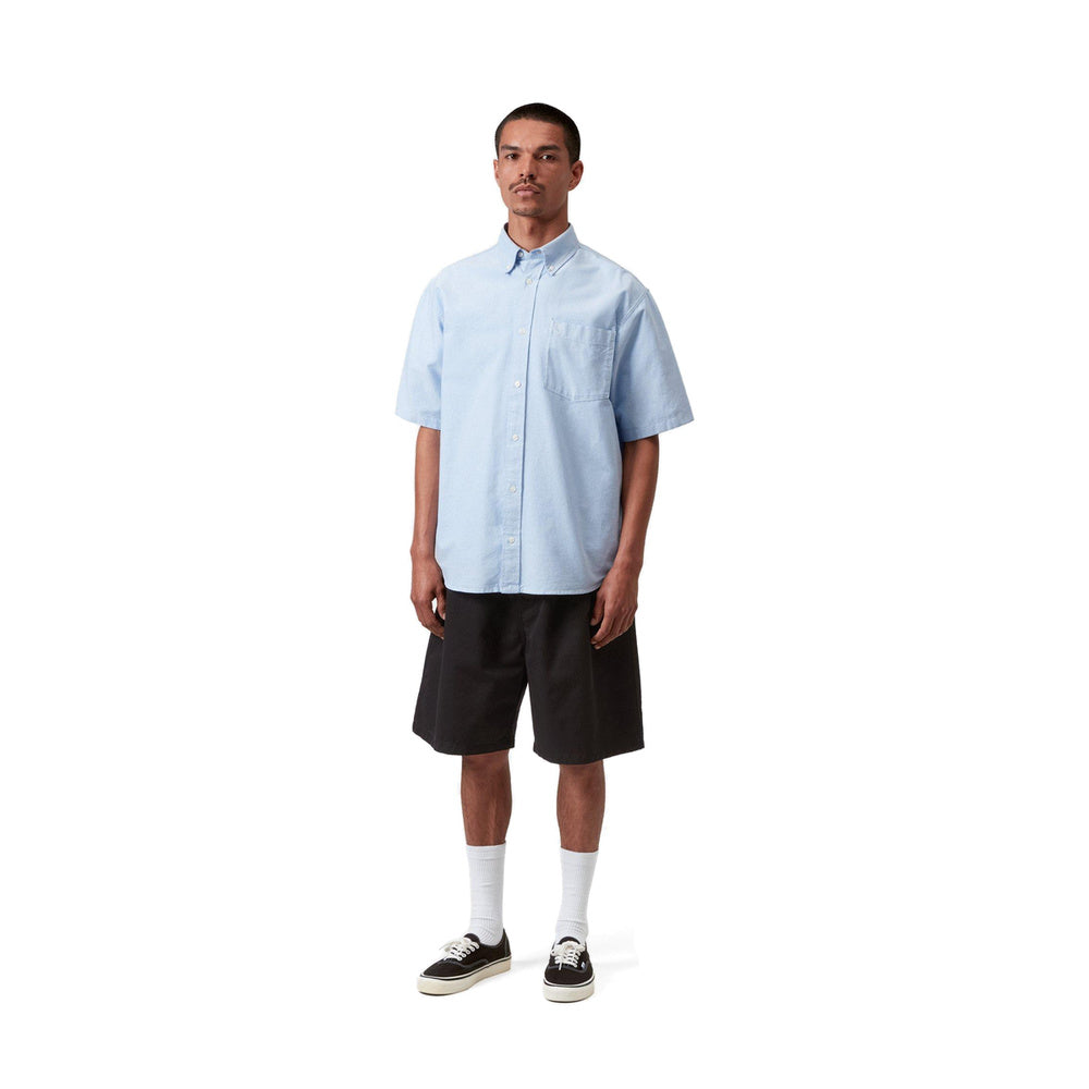 Short Carhartt WIP Marv Short Black Stone Washed – indossati figura intera