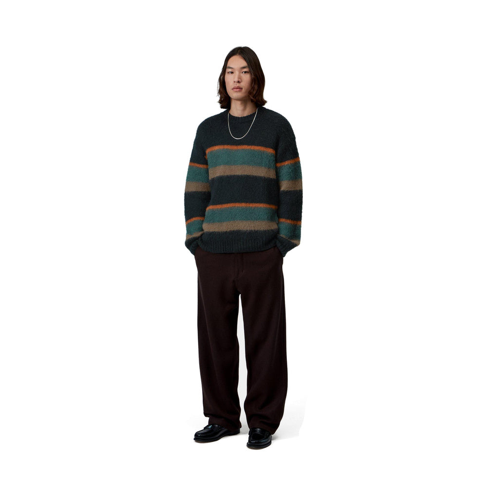 Maglione Carhartt WIP Merton Sweater Sundling Stripes / Dark Scarab – indossato figura intera