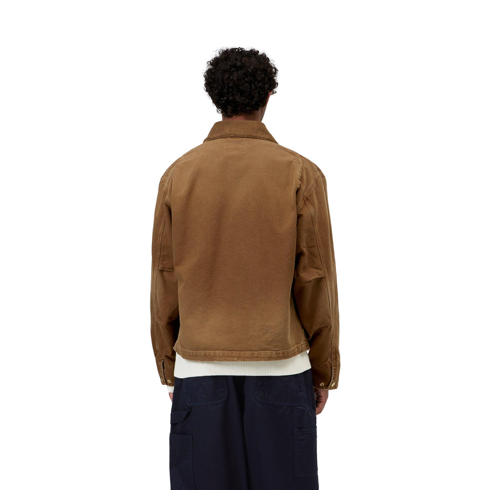 Giacca Carhartt WIP OG Arcan Jacket Hamilton Brown / Hamilton Brown Destroy Wash – indossata vista posteriore