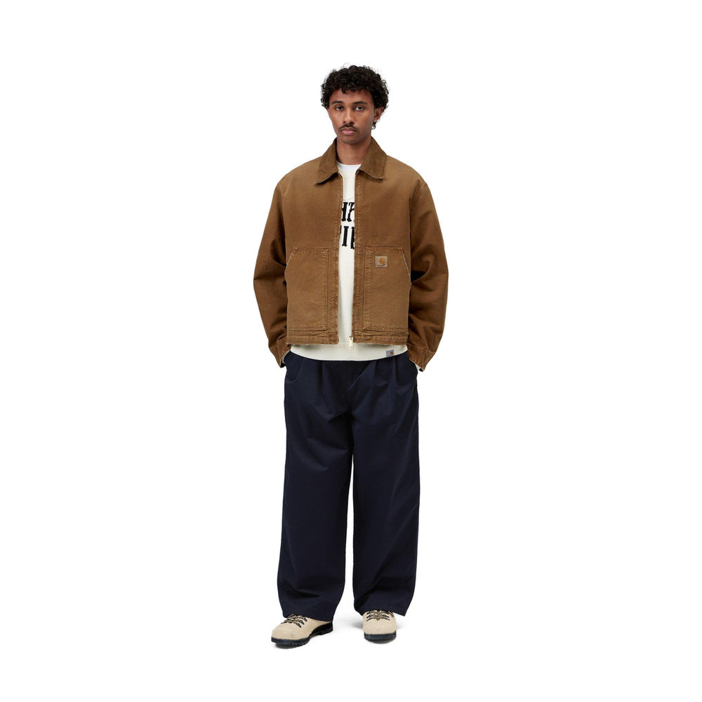 Giacca Carhartt WIP OG Arcan Jacket Hamilton Brown / Hamilton Brown Destroy Wash – indossata figura intera