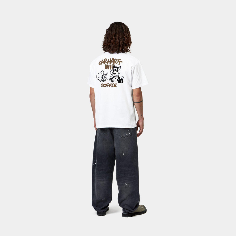 T-shirt Carhartt WIP S/S Coffee Break T-Shirt White – indossata figura intera