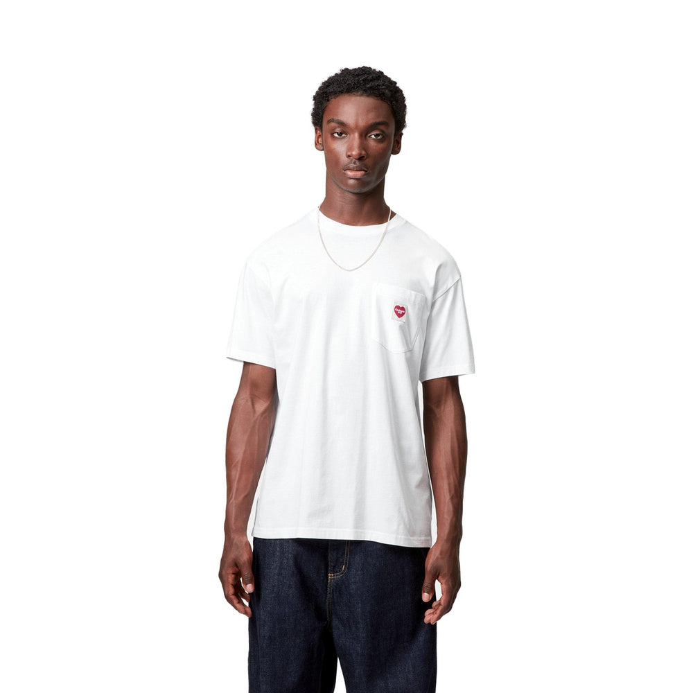 T-shirt Carhartt WIP S/S Pocket Heart T-Shirt White / Red – indossata vista frontale