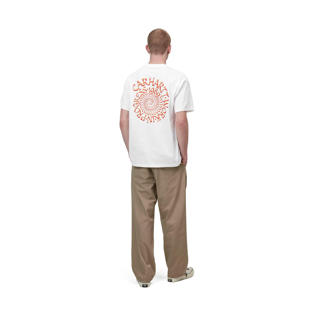 T-shirt Carhartt WIP S/S Spirals T-Shirt White – indossata figura intera
