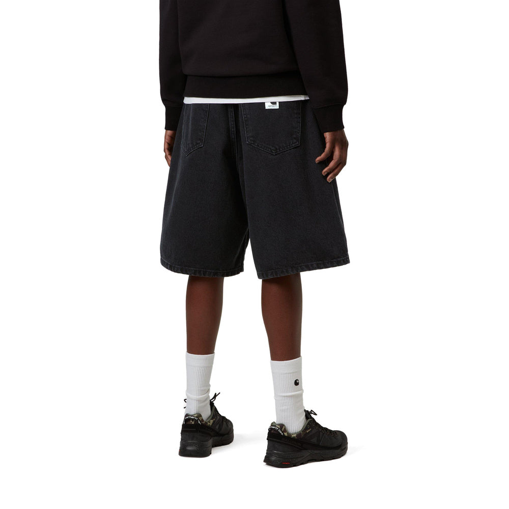 Short Carhartt WIP W' Brandon Short Black Stone Washed – indossati vista posteriore