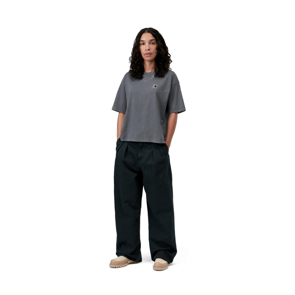 T-shirt Carhartt WIP W' S/S Nelson T-Shirt Styx Garment Dyed – indossata figura intera