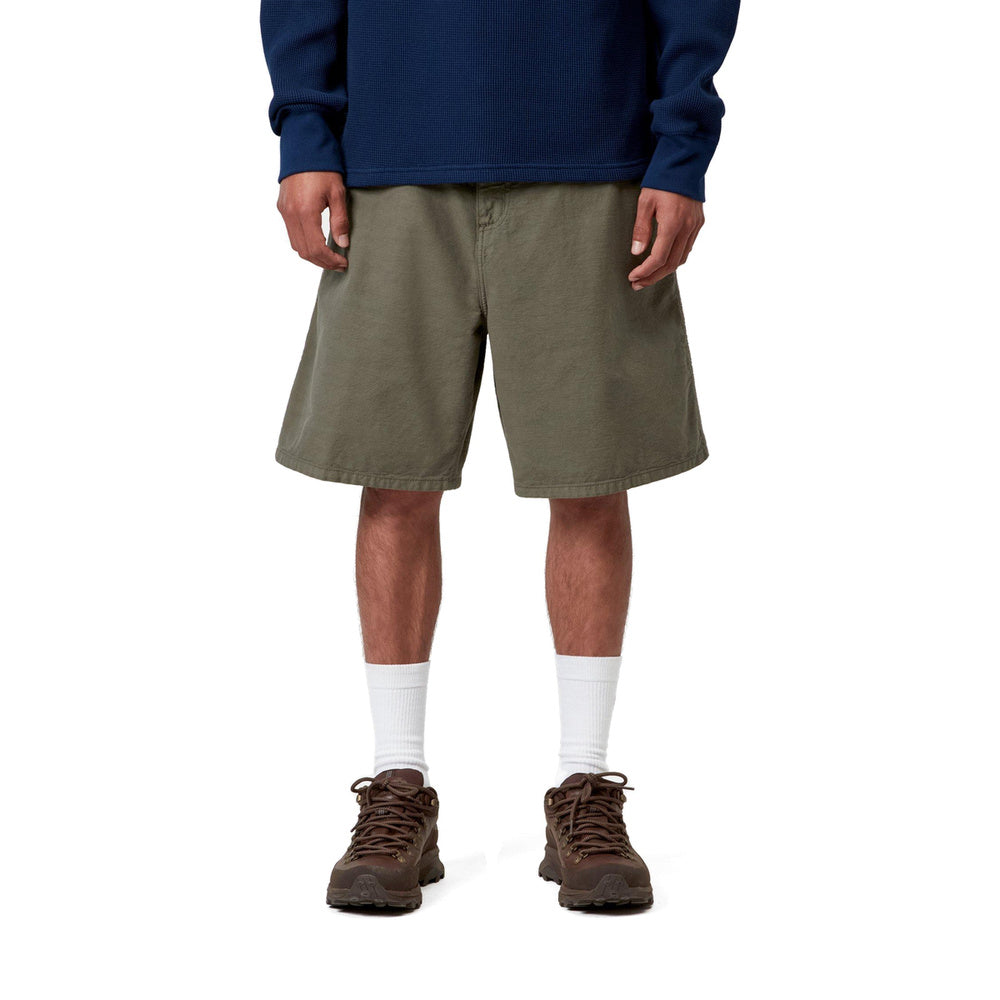 Short Carhartt WIP Walter Single Knee Short Leaf Garment Dyed – indossati vista frontale