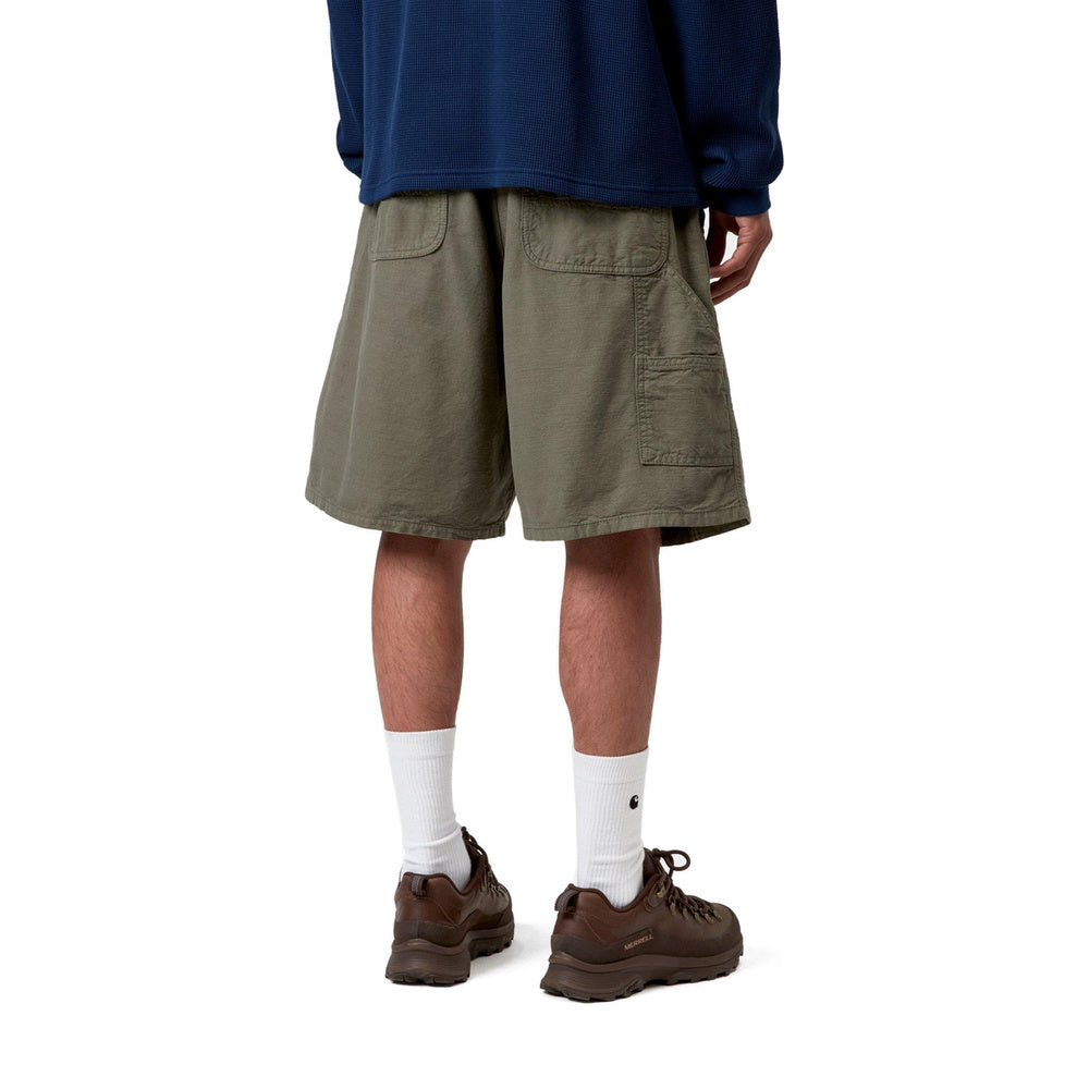 Short Carhartt WIP Walter Single Knee Short Leaf Garment Dyed – indossati vista posteriore